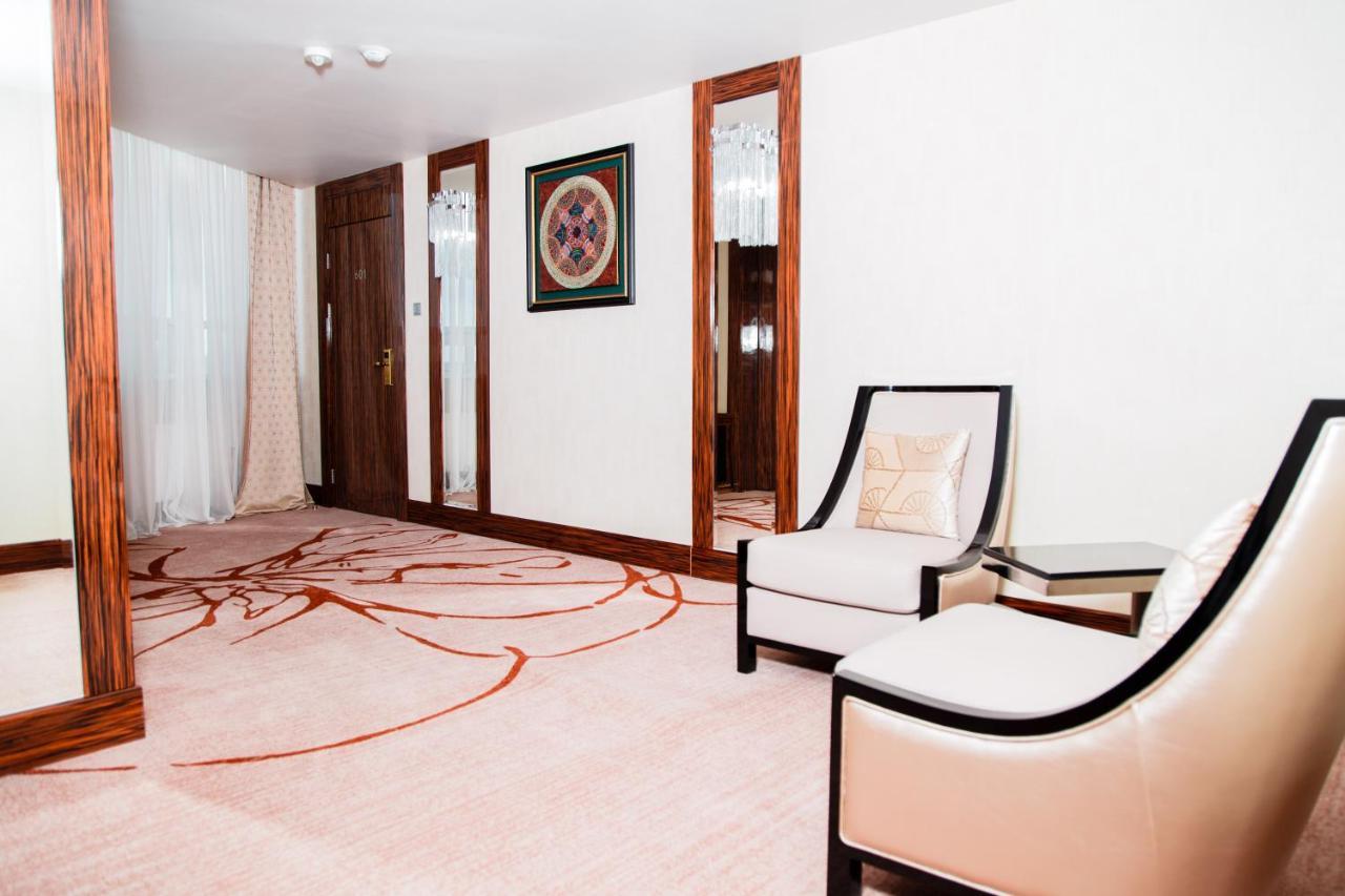 Boutique Hotel Health Club&Spa Grand Prix アスターナ エクステリア 写真