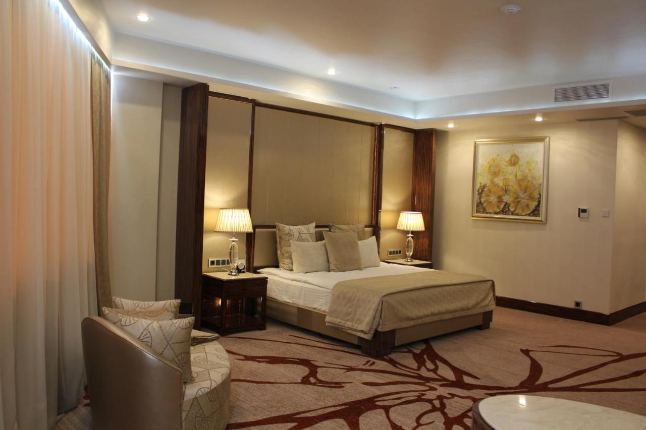 Boutique Hotel Health Club&Spa Grand Prix アスターナ エクステリア 写真